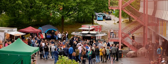 Ein buntes Ehemaligentreffen zum Schuljubiläum